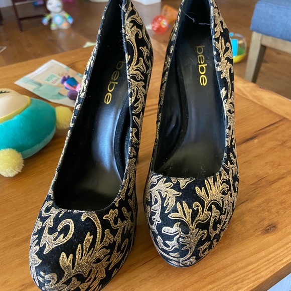 Size 7 BeBe heels - Picture 2 of 2